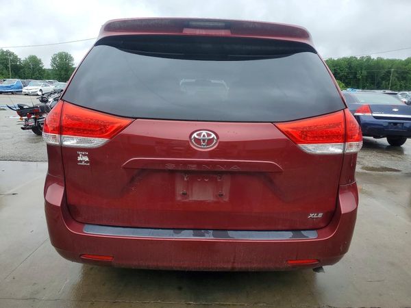2014 TOYOTA SIENNA