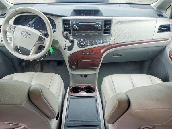 2014 TOYOTA SIENNA