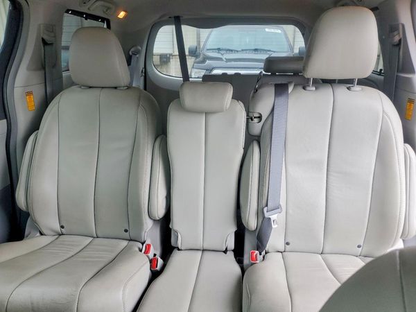 2014 TOYOTA SIENNA