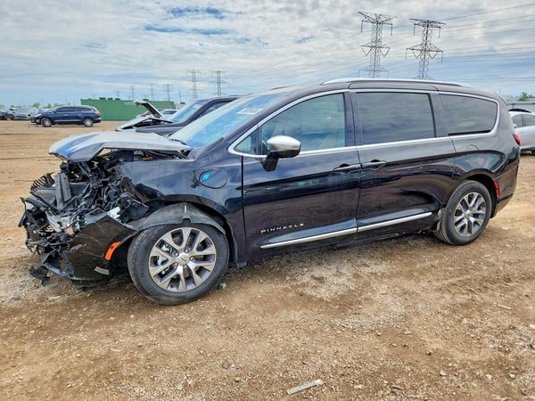 2025 CHRYSLER PACIFICA Pinnacle — Front 3/4
