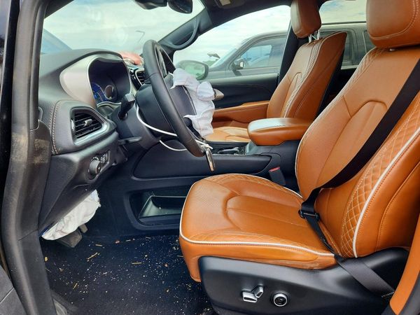 2025 CHRYSLER PACIFICA Pinnacle — DENT