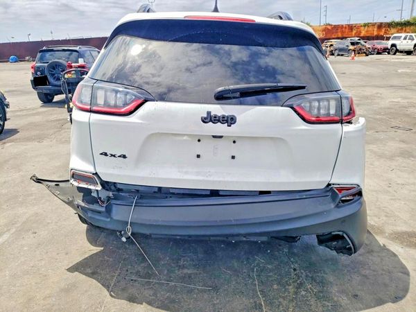 2020 JEEP CHEROKEE LATITUDE PLUS 4X4