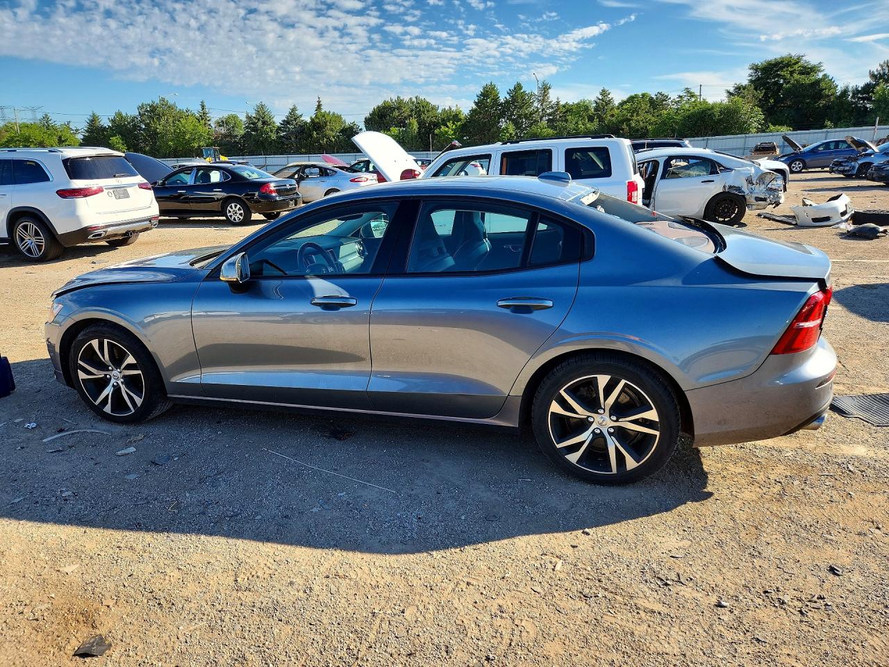 2020 VOLVO S60 Momentum