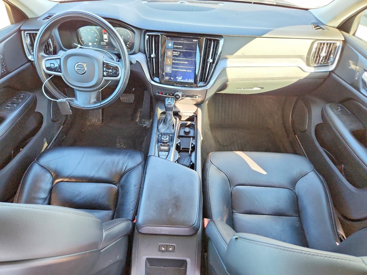 2020 VOLVO S60 Momentum