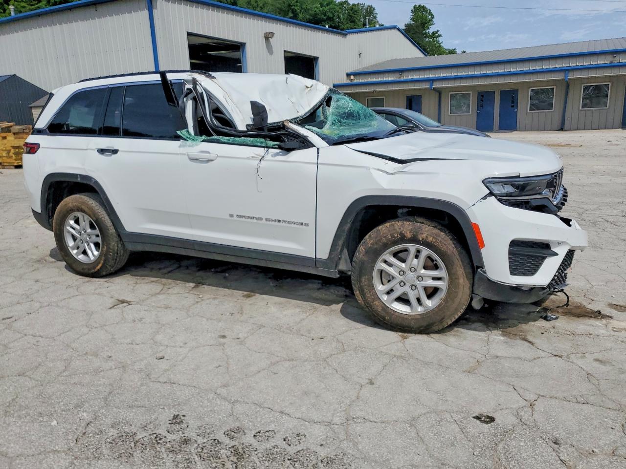 2025 JEEP GRAND CHEROKEE Laredo, Altitude