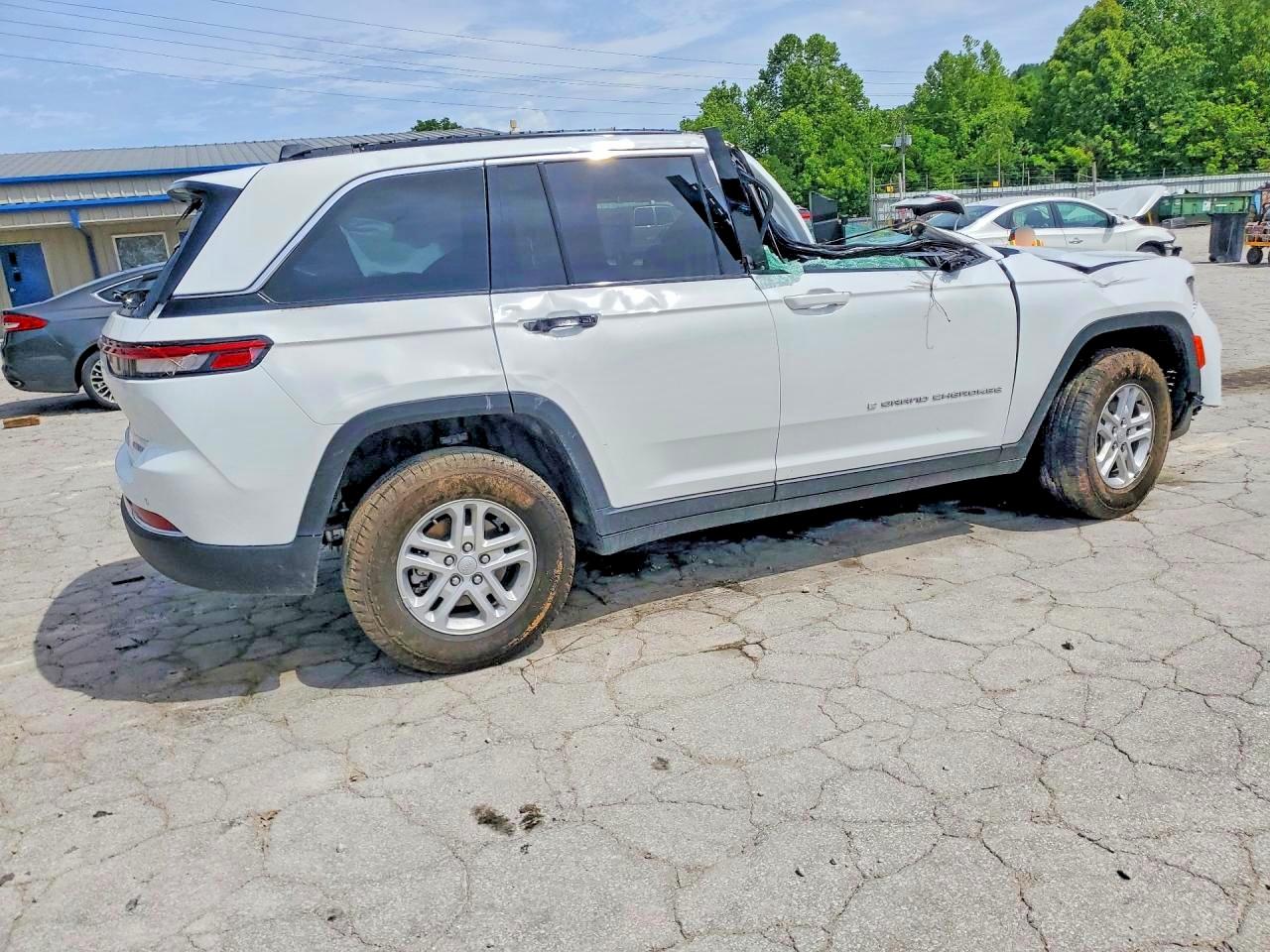 2025 JEEP GRAND CHEROKEE Laredo, Altitude