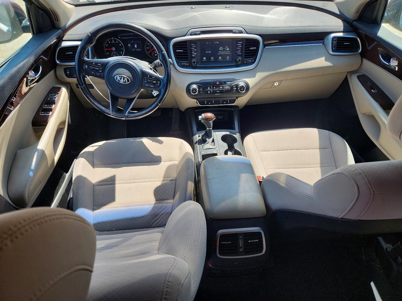 2017 KIA SORENTO L, LX