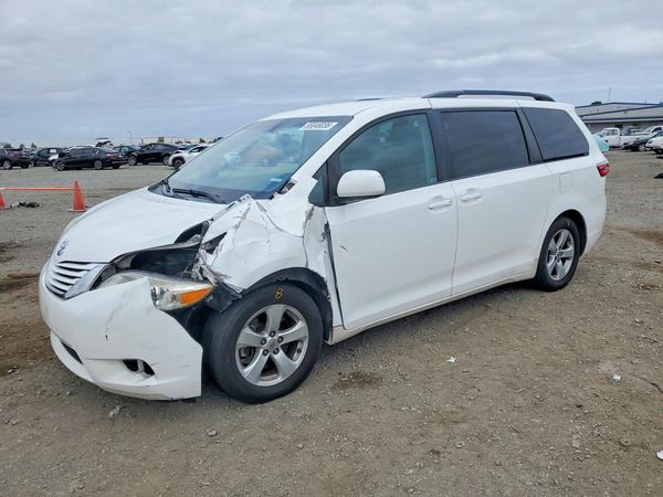 2015 TOYOTA SIENNA