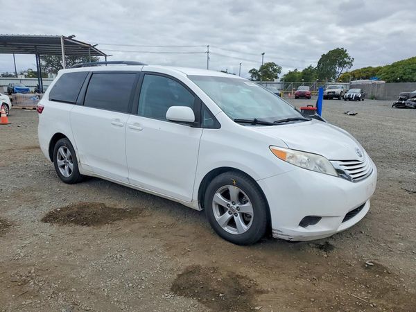 2015 TOYOTA SIENNA