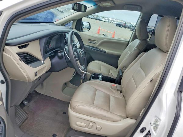 2015 TOYOTA SIENNA