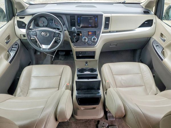 2015 TOYOTA SIENNA