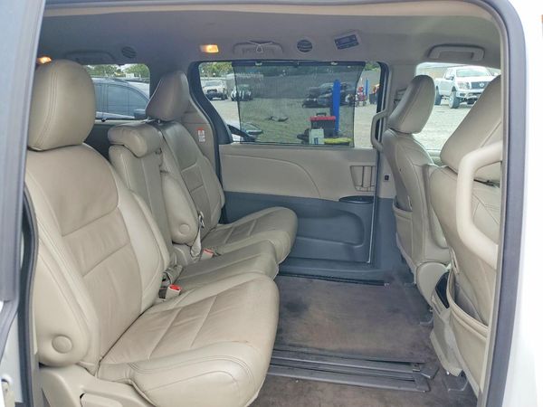 2015 TOYOTA SIENNA