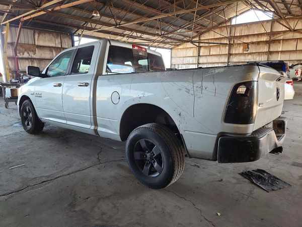 2017 RAM 1500 SLT QUAD CAB 4X2