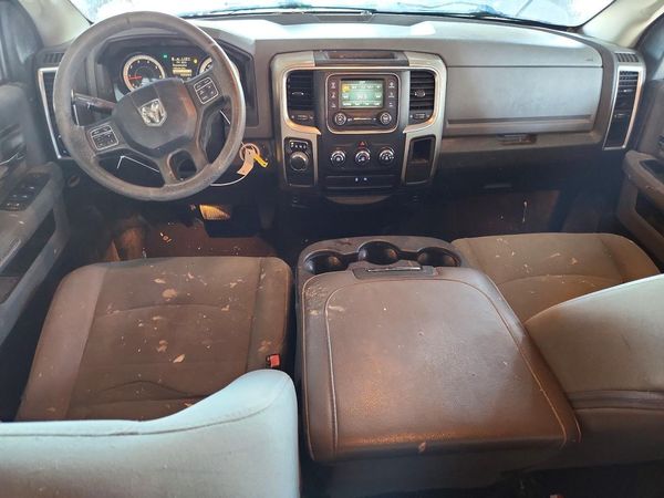 2017 RAM 1500 SLT QUAD CAB 4X2
