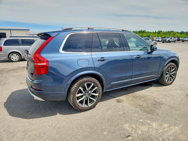 2019 VOLVO XC90 Momentum