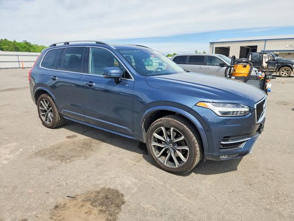 2019 VOLVO XC90 Momentum