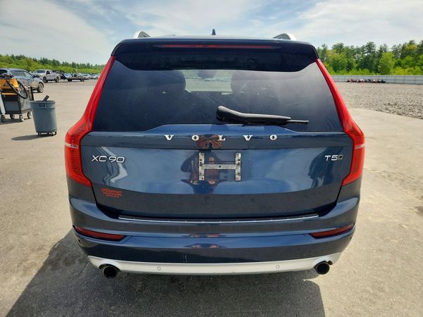 2019 VOLVO XC90 Momentum