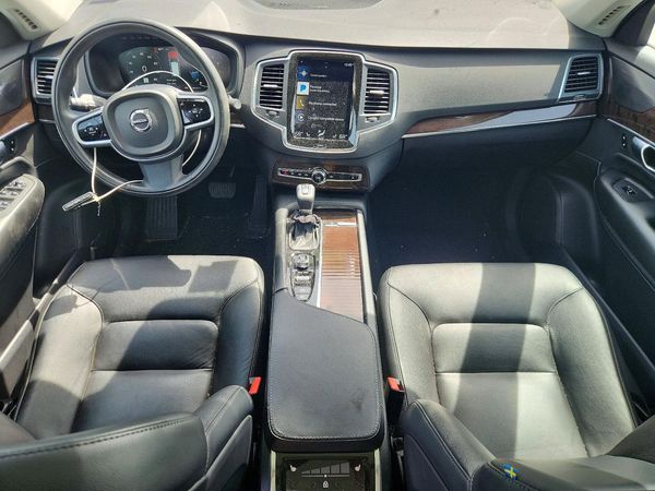 2019 VOLVO XC90 Momentum