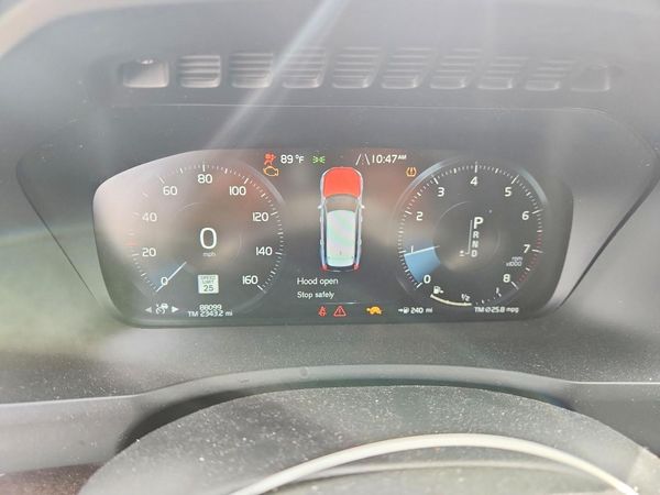 2019 VOLVO XC90 Momentum