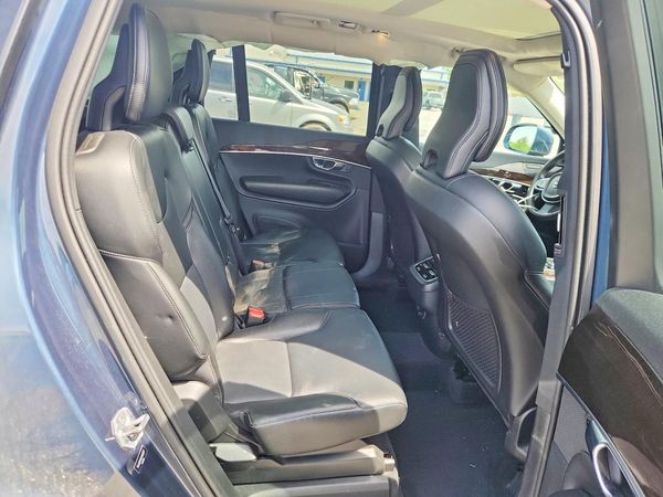2019 VOLVO XC90 Momentum