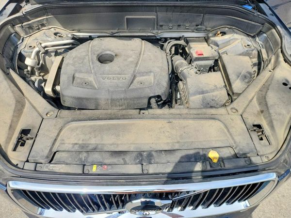 2019 VOLVO XC90 Momentum