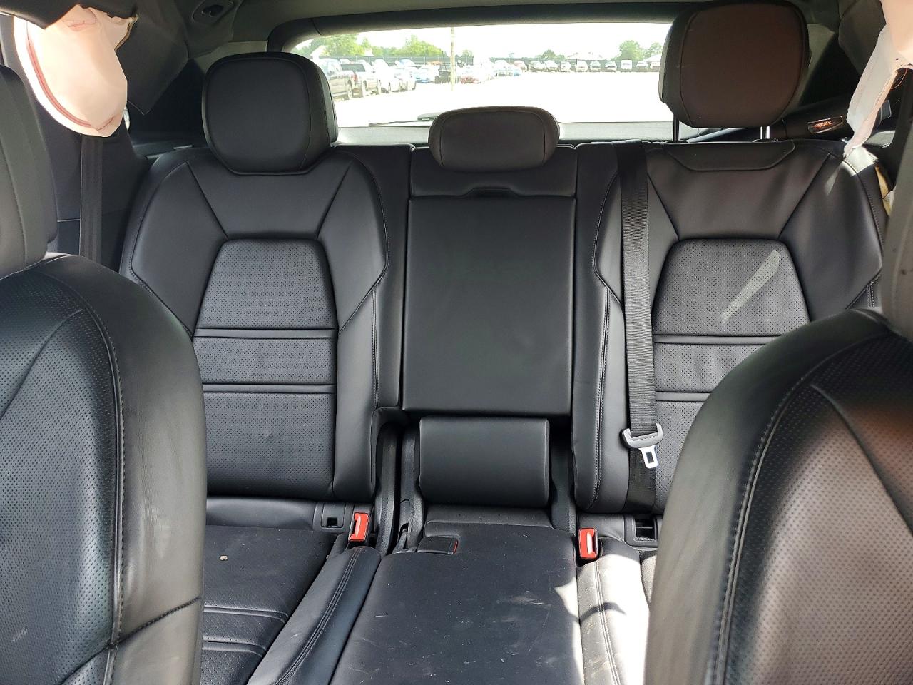 2020 PORSCHE CAYENNE