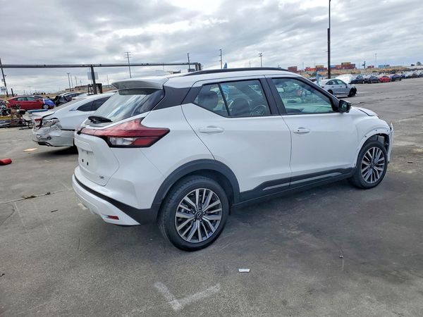 2024 NISSAN KICKS