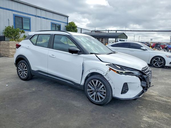 2024 NISSAN KICKS
