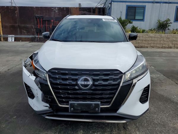 2024 NISSAN KICKS