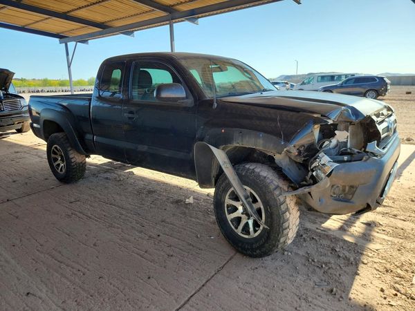 2015 TOYOTA TACOMA Delux Grade