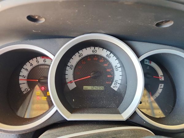 2015 TOYOTA TACOMA Delux Grade