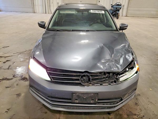 2017 VOLKSWAGEN JETTA SE