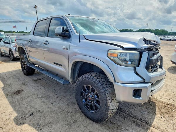 2018 TOYOTA TUNDRA