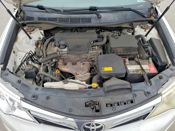 2012 TOYOTA CAMRY — Engine bay