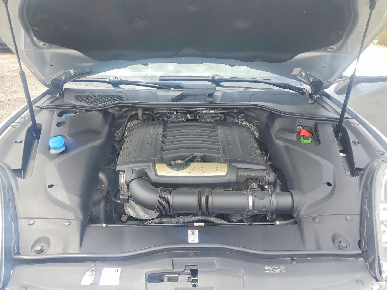 2016 PORSCHE CAYENNE