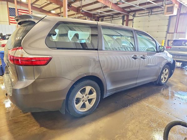 2017 TOYOTA SIENNA L