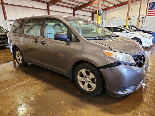 2017 TOYOTA SIENNA L