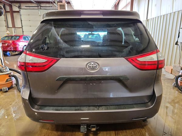 2017 TOYOTA SIENNA L