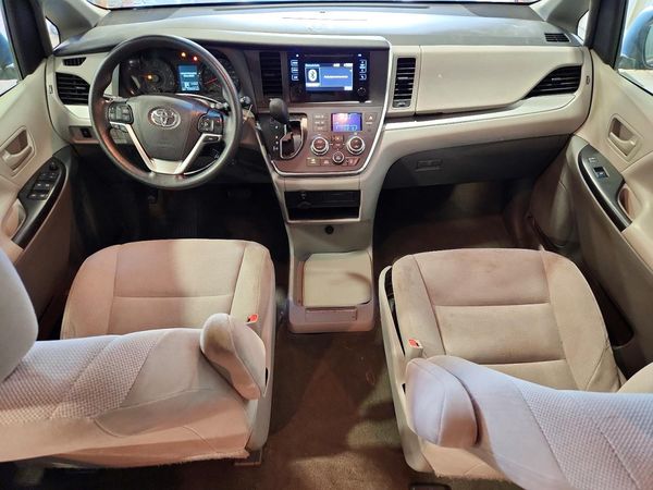 2017 TOYOTA SIENNA L