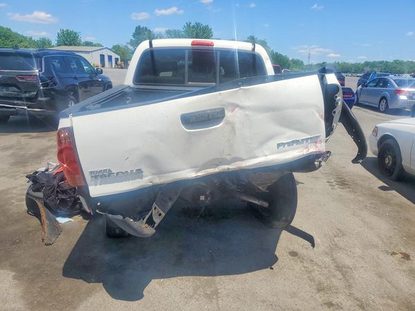 2015 TOYOTA TACOMA Delux Grade
