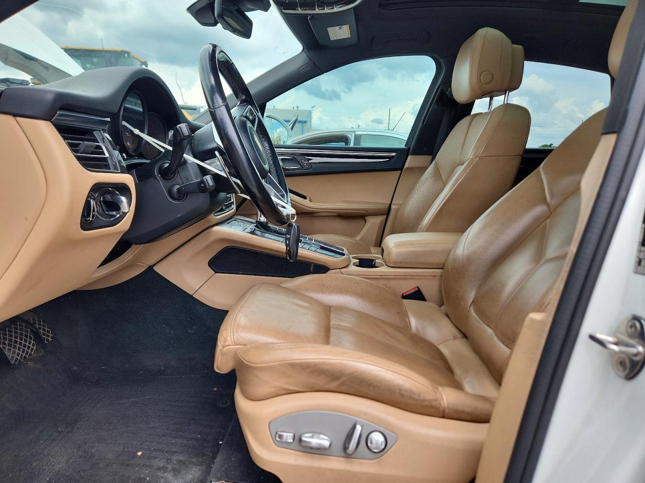2019 PORSCHE MACAN