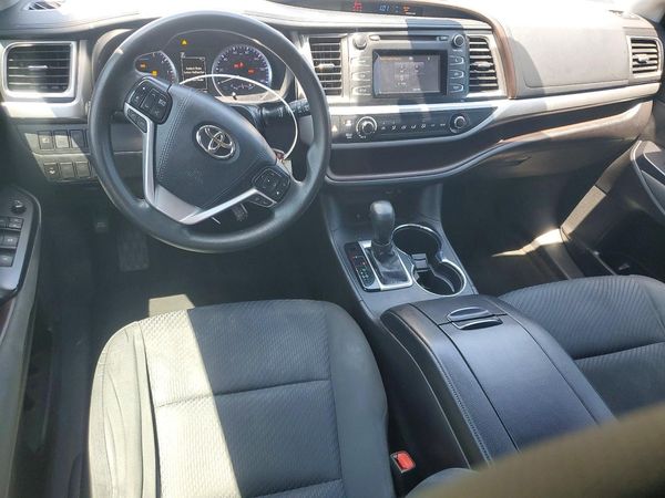 2019 TOYOTA HIGHLANDER LE/LE Plus