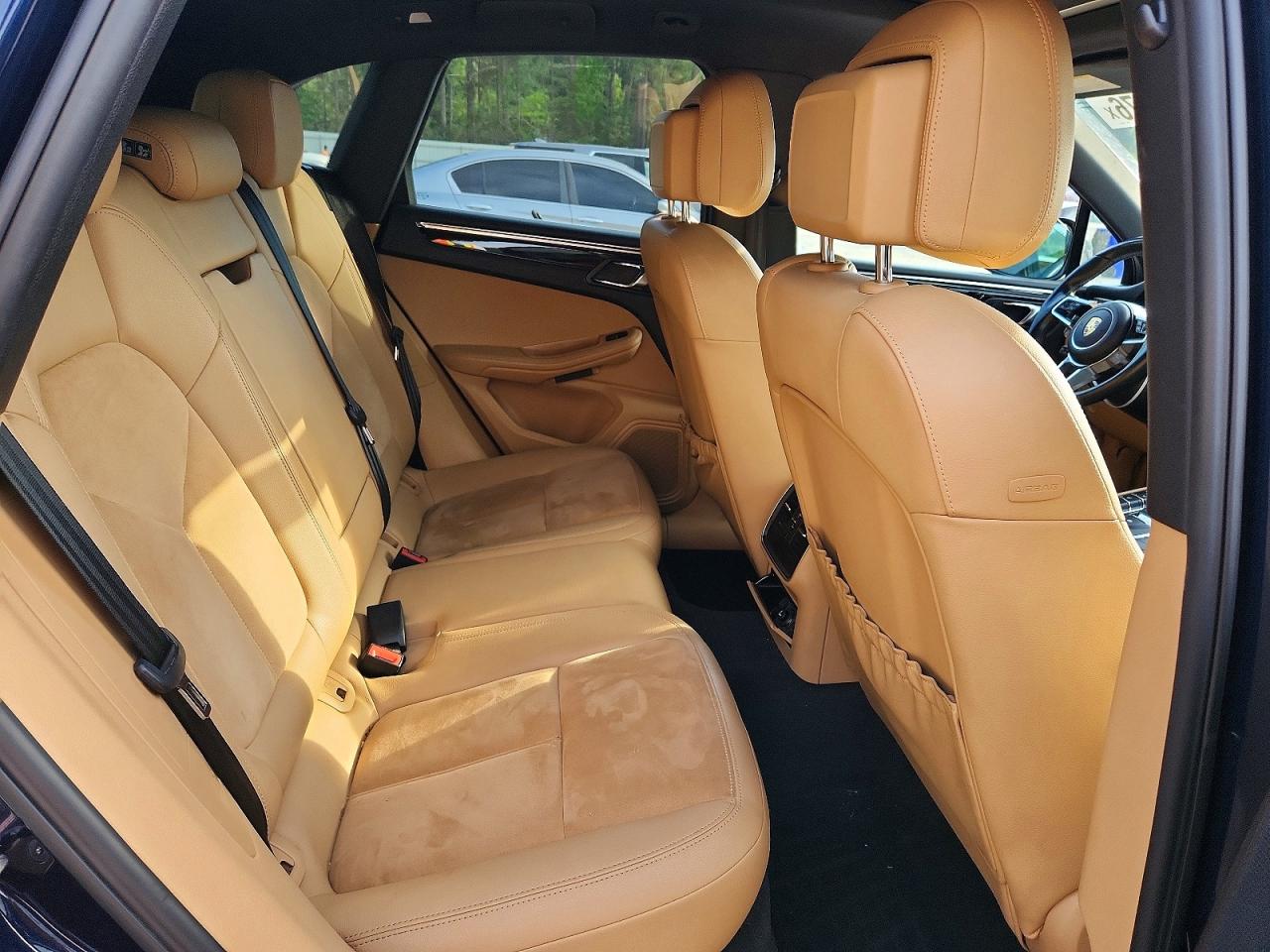 2016 PORSCHE MACAN