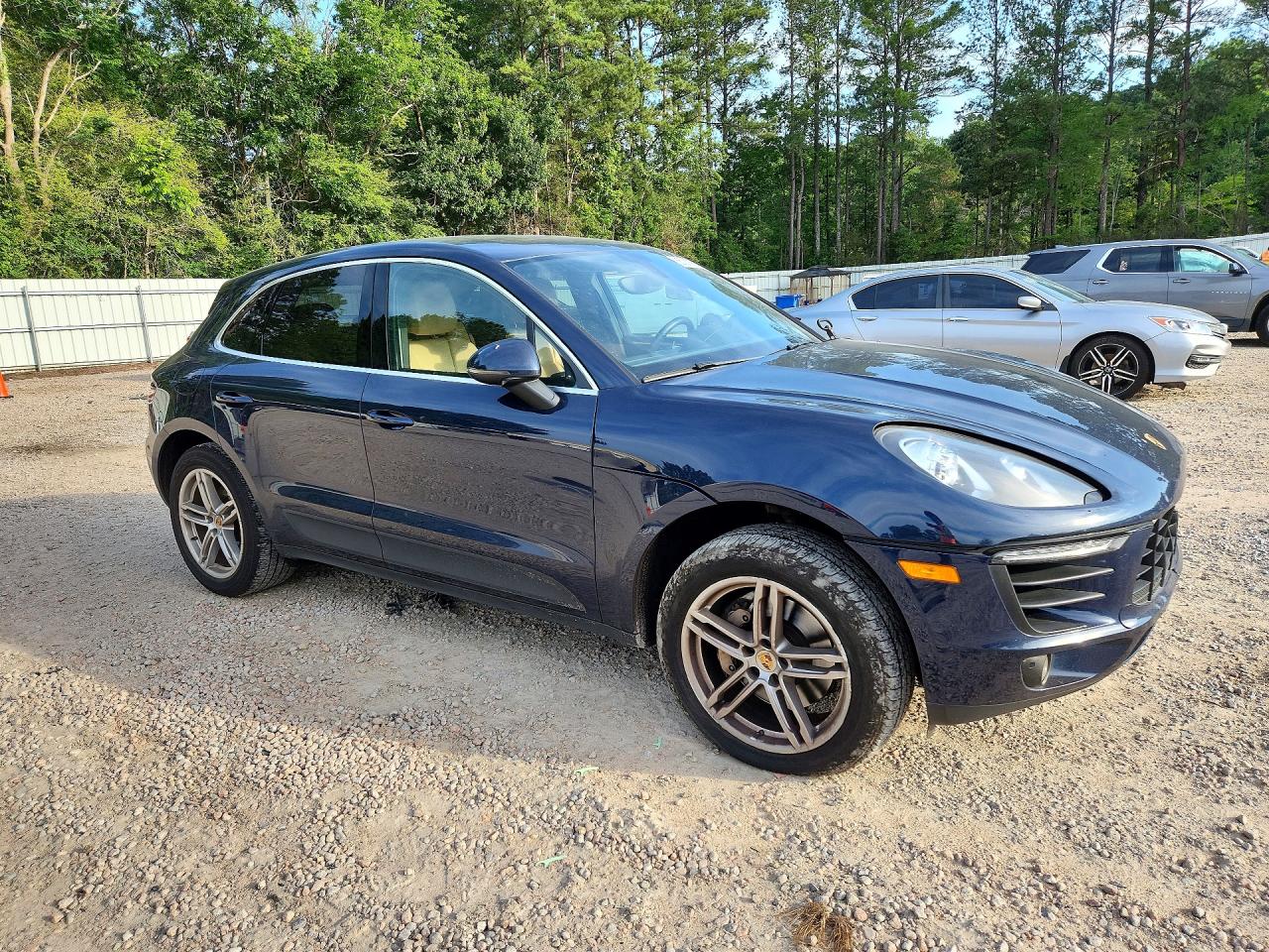 2016 PORSCHE MACAN