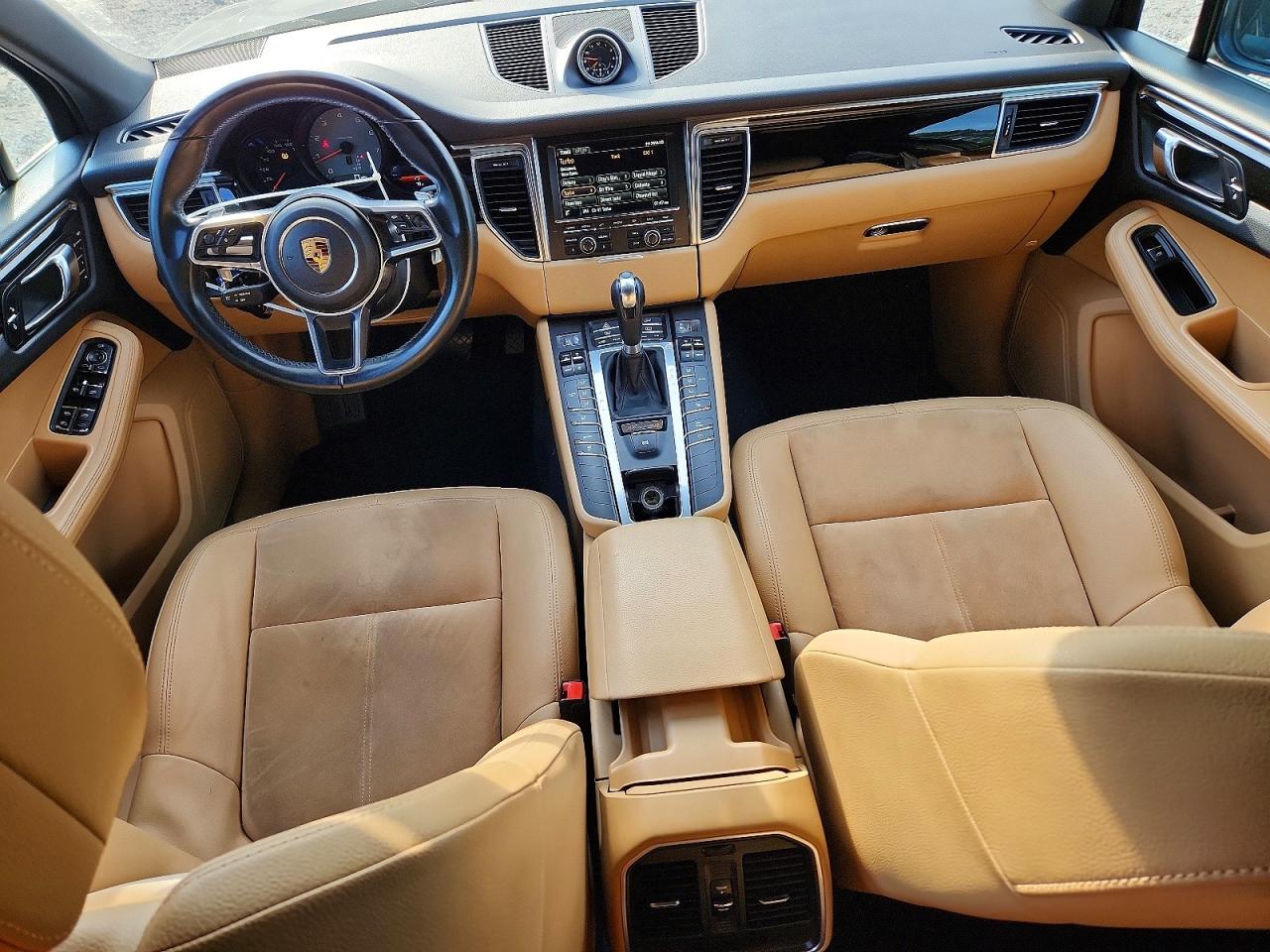 2016 PORSCHE MACAN