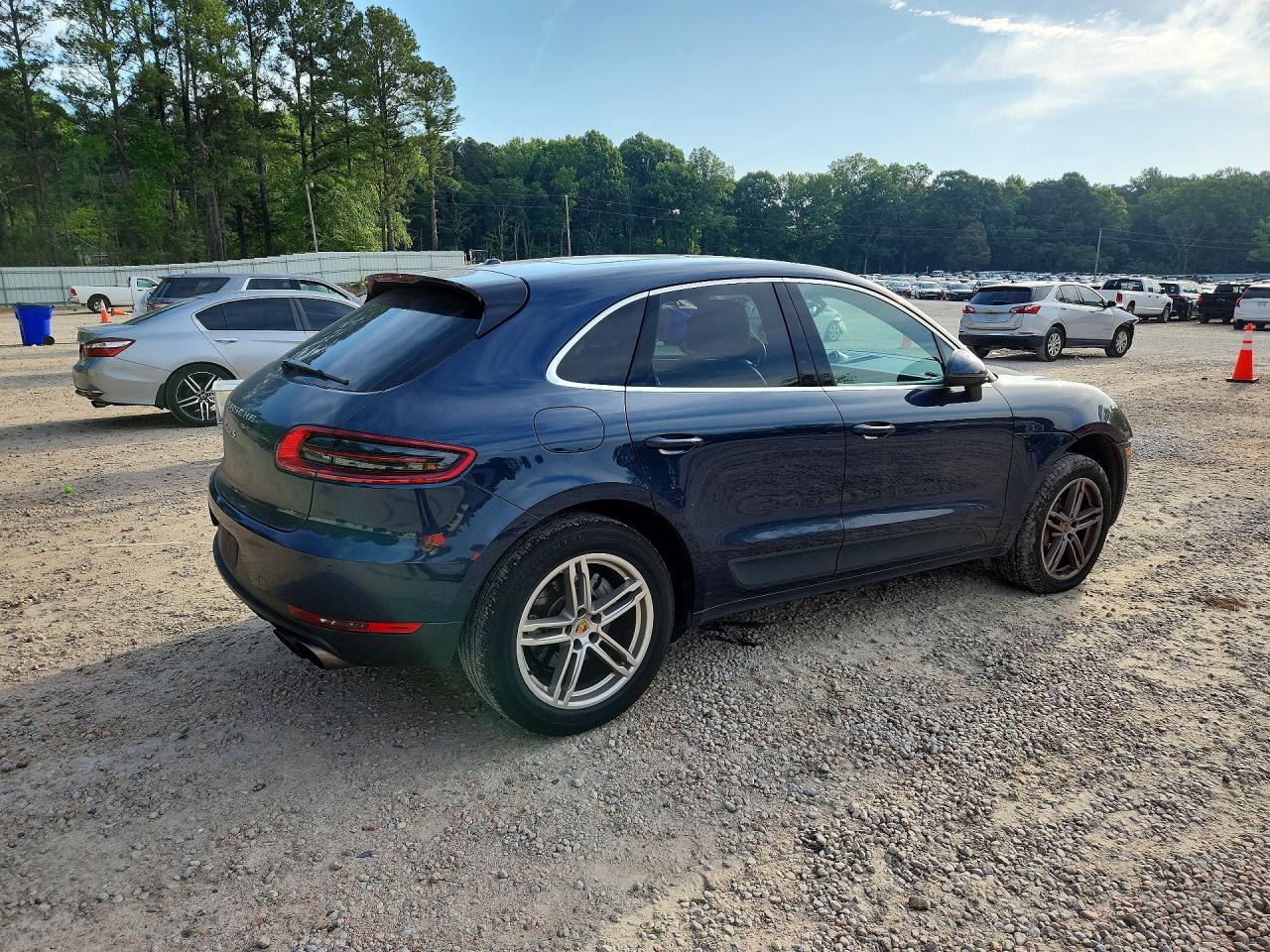 2016 PORSCHE MACAN