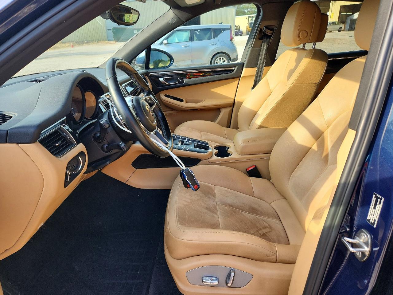 2016 PORSCHE MACAN