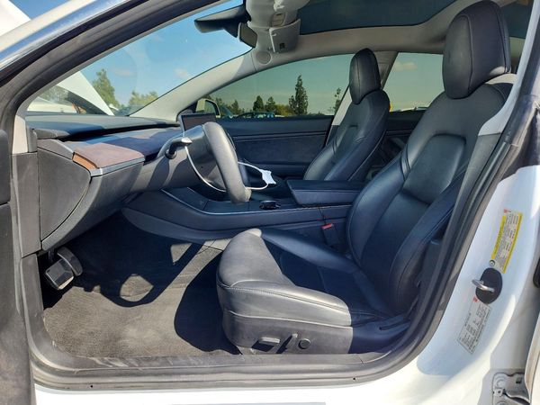 2018 TESLA MODEL 3 — DENT