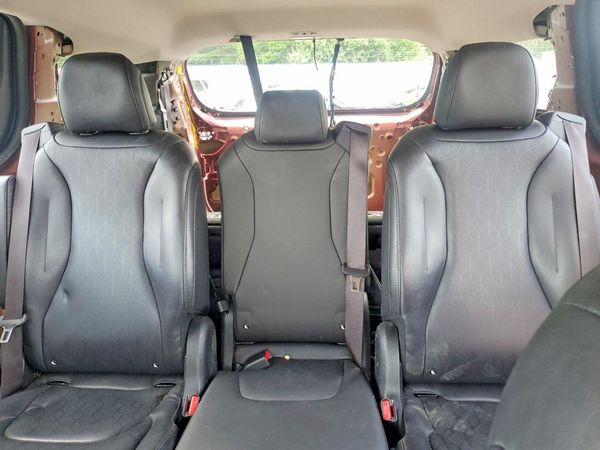 2022 KIA CARNIVAL LX, LX Seat Package