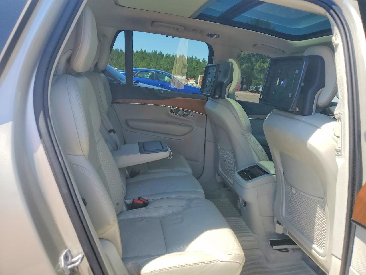 2016 VOLVO XC90